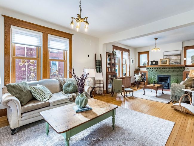 32 Wellington St E, House other with 4 bedrooms, 2 bathrooms and 3 parking in Brampton ON | Image 6