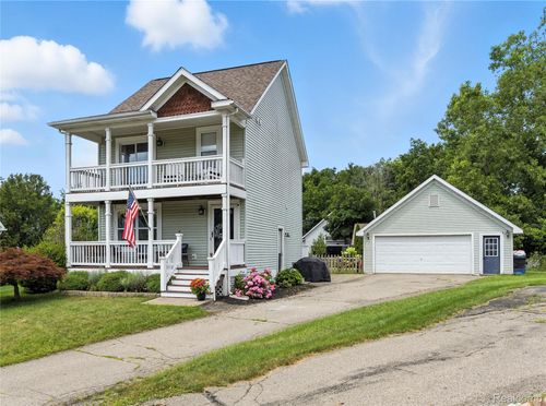 400 Ventnor Cmns, Howell, MI, 48843-7481 | Card Image