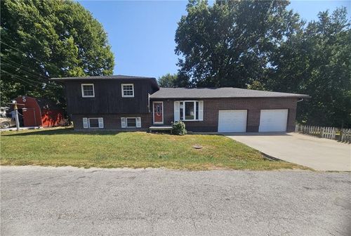 102 Feaster St, Windsor, MO, 65360-1814 | Card Image