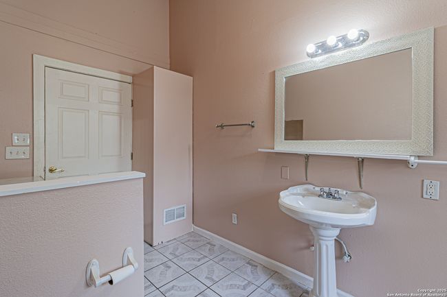 180 Brandon Way, House other with 3 bedrooms, 2 bathrooms and null parking in Poteet TX | Image 34