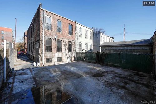 662 Riverdale Ave, Brooklyn, NY, 11207-5852 | Card Image