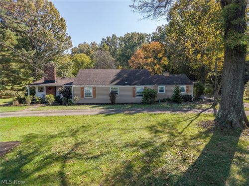 8769 Usher Rd, Olmsted Twp, OH, 44138-2105 | Card Image