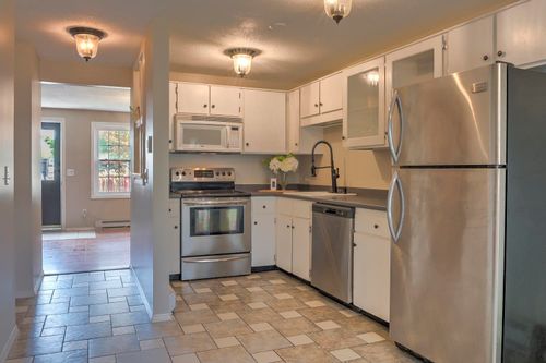 apt-e-818 Court St, Keene, NH, 03431-1707 | Card Image