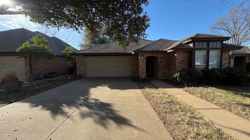 2020 N Saint Andrews Ct, Arlington, TX, 76011-3252 | Card Image