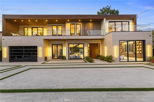 18777 Wells Dr, Tarzana, CA, 91356-4143 | Card Image