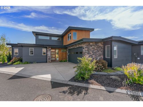 100 Southshore Ave, The Dalles, OR, 97058-3828 | Card Image