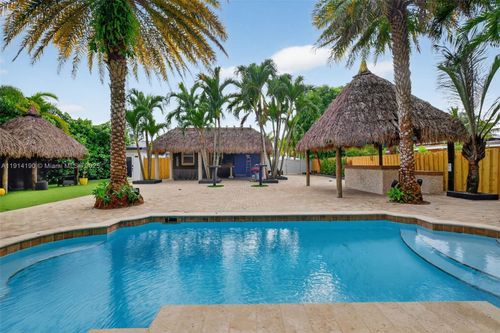 465 Nw 153rd St, Miami, FL, 33169-6621 | Card Image