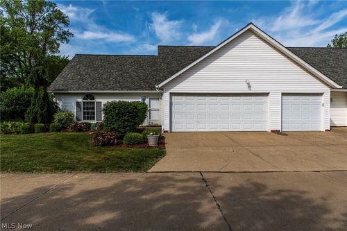416 Harbor Ridge Ln, Fairport Harbor, OH, 44077-5598 | Card Image