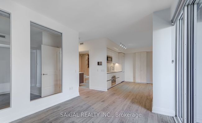 601 - 21 Park St E, Condo with 2 bedrooms, 2 bathrooms and 1 parking in Mississauga ON | Image 8