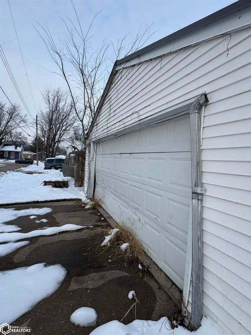 1605 Thul St, Burlington, IA, 52601-4557 | Card Image