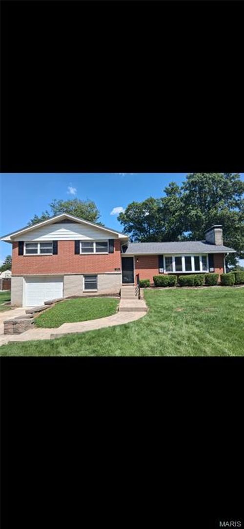 4809 Paris Dr, Godfrey, IL, 62035-1655 | Card Image