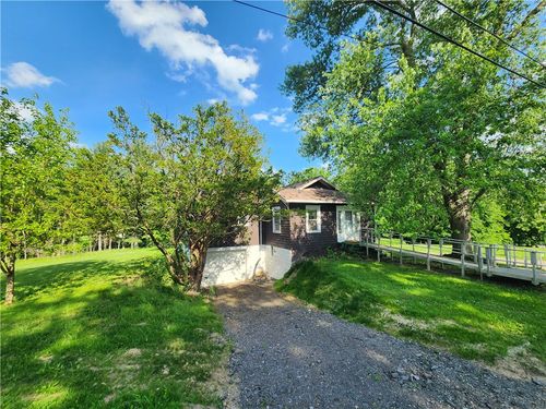 634 Scotland Ln, New Castle, PA, 16101-8582 | Card Image