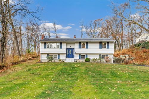 39 Cold Spring Circle, Shelton, CT, 06484 | Card Image