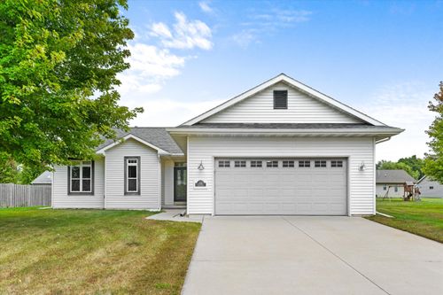 1741 Jaimee Dr, OMRO, WI, 54963-8235 | Card Image