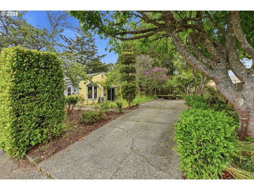 1691 Grant St, North Bend, OR, 97459-1919 | Card Image