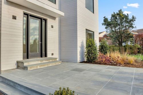 28 Library Ave, Westhampton Beach, NY, 11978-2633 | Card Image