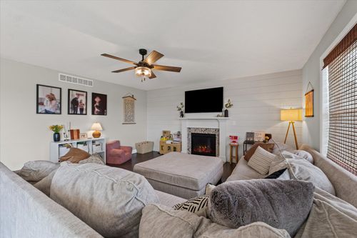 23 Lodge Trail Dr, Monticello, IL, 61856-4201 | Card Image