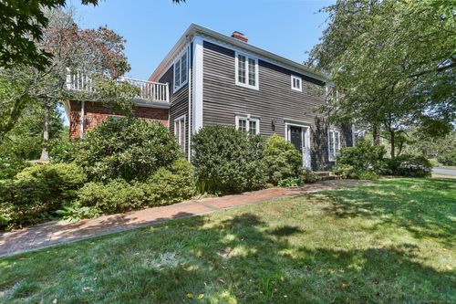 2 Fairchild Cir, Trumbull, CT, 06611-3663 | Card Image