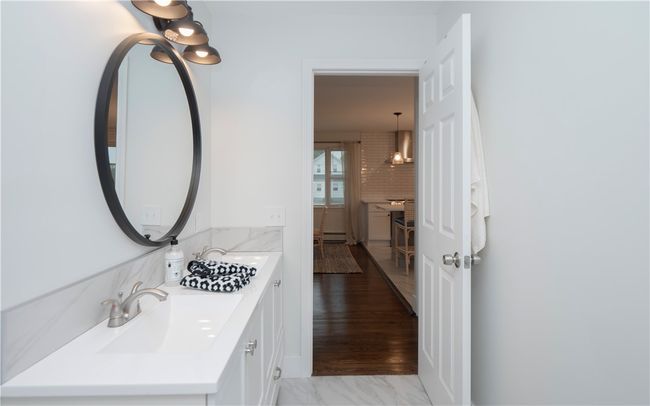 1560 W Main Rd, Home with 3 bedrooms, 1 bathrooms and 4 parking in Middletown RI | Image 22