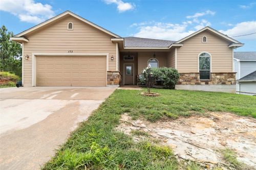 173 Kipahulu Dr, Bastrop, TX, 78602-6401 | Card Image