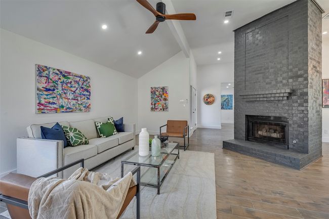 5607 Emrose Cir, House other with 3 bedrooms, 2 bathrooms and null parking in Dallas TX | Image 7