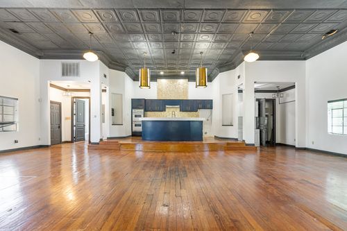 a-2602 Kings Rd, Dallas, TX, 75219-1136 | Card Image