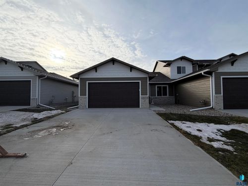 5221 E 67th St Street, Sioux Falls, SD, 57108 | Card Image