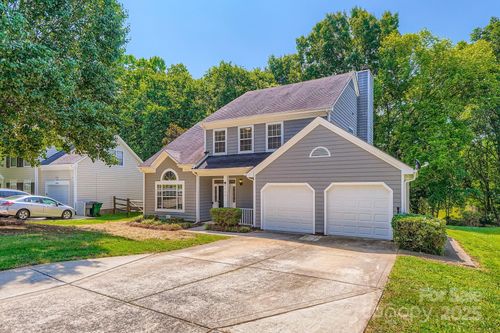 8909 Elkins Park Dr, Matthews, NC, 28105-7456 | Card Image