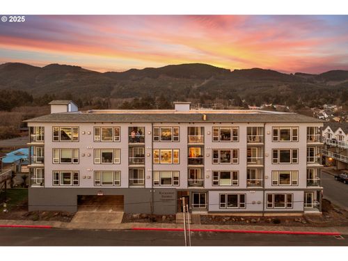 43-300 N Pacific St, Rockaway Beach, OR, 97136-4008 | Card Image