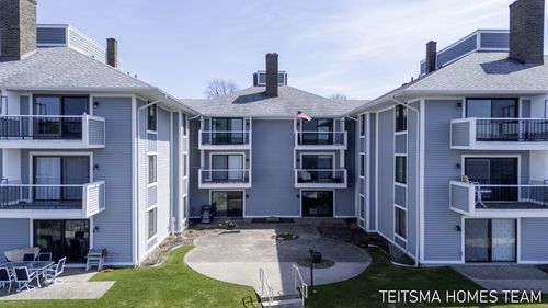 25d-400 Lakeview Ct, Spring Lake, MI, 49456-1760 | Card Image