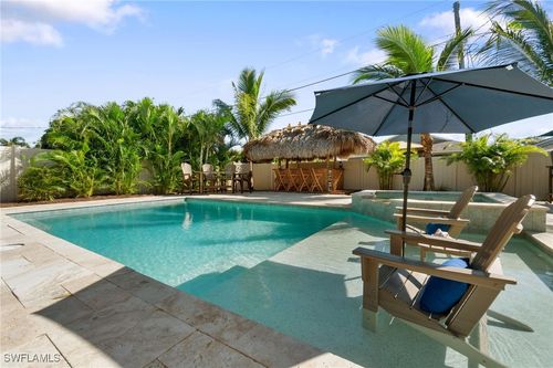 530 108th Ave N, NAPLES, FL, 34108-1863 | Card Image