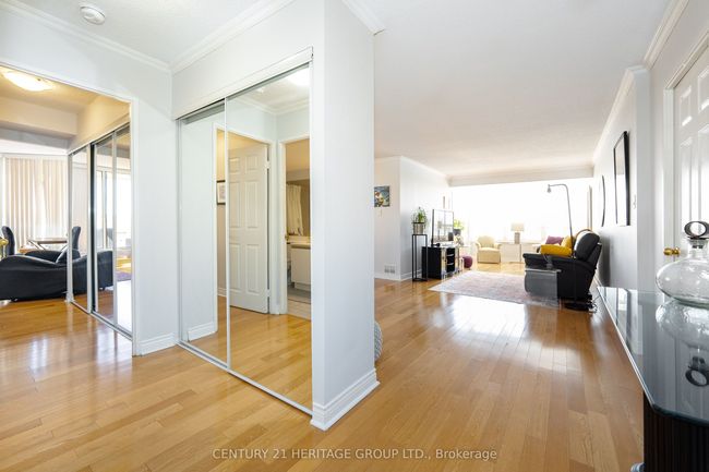 1520 - 32 Clarissa Dr, Condo with 2 bedrooms, 2 bathrooms and 2 parking in Richmond Hill ON | Image 5