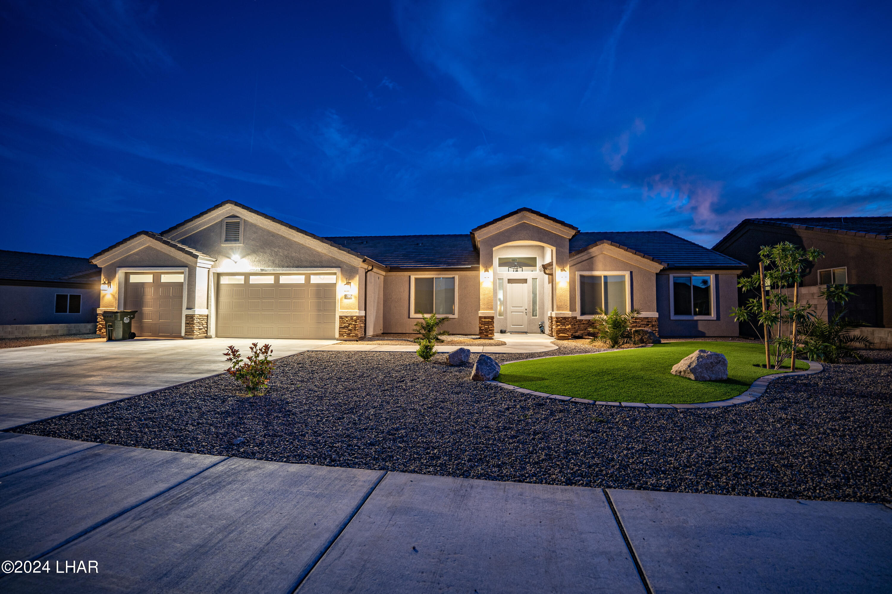 Roadrunner Ave, Kingman, AZ 86409