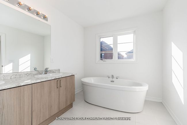 21 Daffodil Rd, House attached with 4 bedrooms, 3 bathrooms and 1 parking in Minesing ON | Image 35