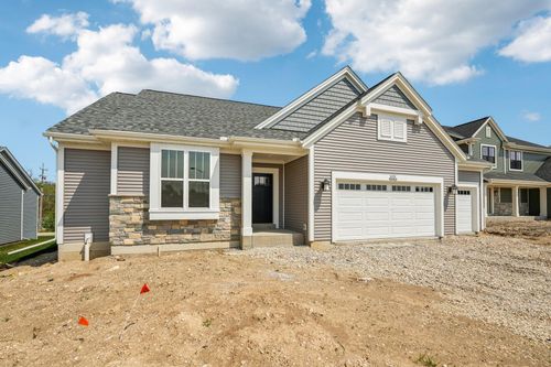 17420624 Laurel Springs Cir, Jackson, WI, 53037-1202 | Card Image