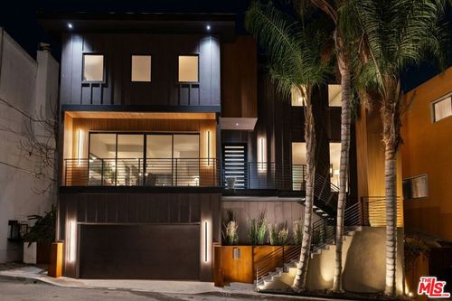 3601 Dixie Canyon Pl, Sherman Oaks, CA, 91423-4820 | Card Image