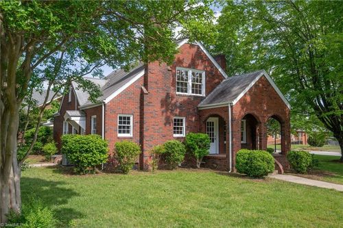 104 N Madison St, Yadkinville, NC, 27055 | Card Image