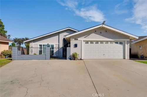 8215 Sandy Ln, Paramount, CA, 90723-3536 | Card Image