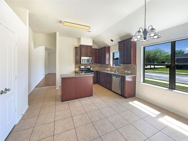 3608 Mahogany Trl, House other with 3 bedrooms, 2 bathrooms and 2 parking in Pearland TX | Image 12