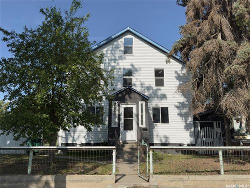 319 Av H S, Saskatoon, SK, S7M1W4 | Card Image