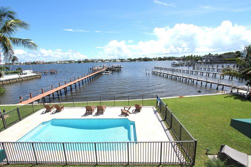 330 N Lake Dr, Lantana, FL, 33462-2960 | Card Image