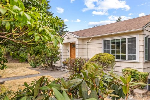 1054 S 124th St, Seattle, WA, 98168-2258 | Card Image