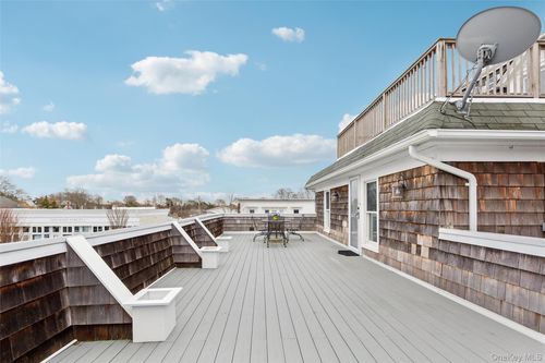 90 Main St, Westhampton Beach, NY, 11978-2631 | Card Image