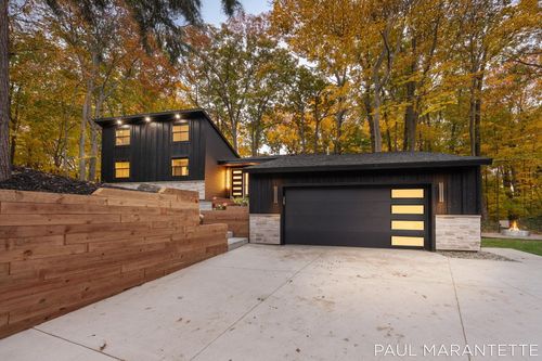 9421 Lakeview Ct, West Olive, MI, 49460-9514 | Card Image