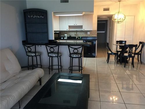 303-300 E Oregon Street E, Hollywood, FL, 33019 | Card Image