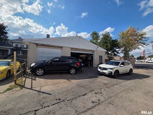 1727 Davie St, Davenport, IA, 52804-3526 | Card Image