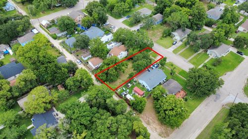 111 6th Ave N, Texas City, TX, 77590-7726 | Card Image
