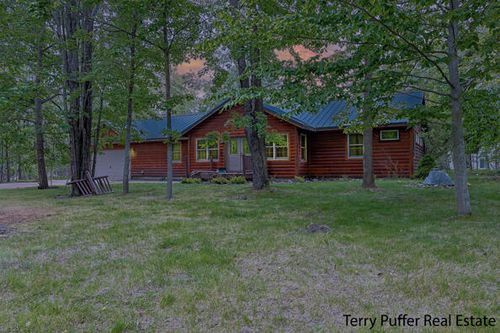 6814 Whispering Pines Dr, Gaylord, MI, 49735-9026 | Card Image