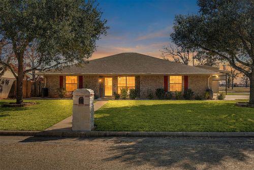 1601 Sunset Cir, Cameron, TX, 76520-1004 | Card Image