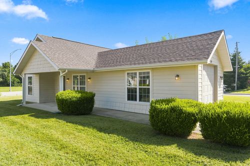 726 E Sunset St, Springfield, MO, 65807-3570 | Card Image